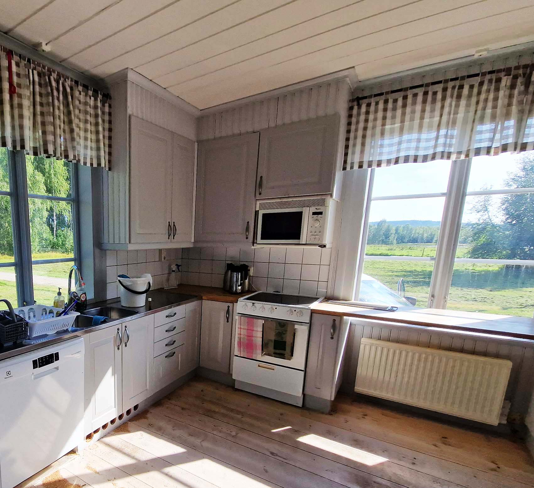 Köket på nedre plan i mangårdsbyggnaden.