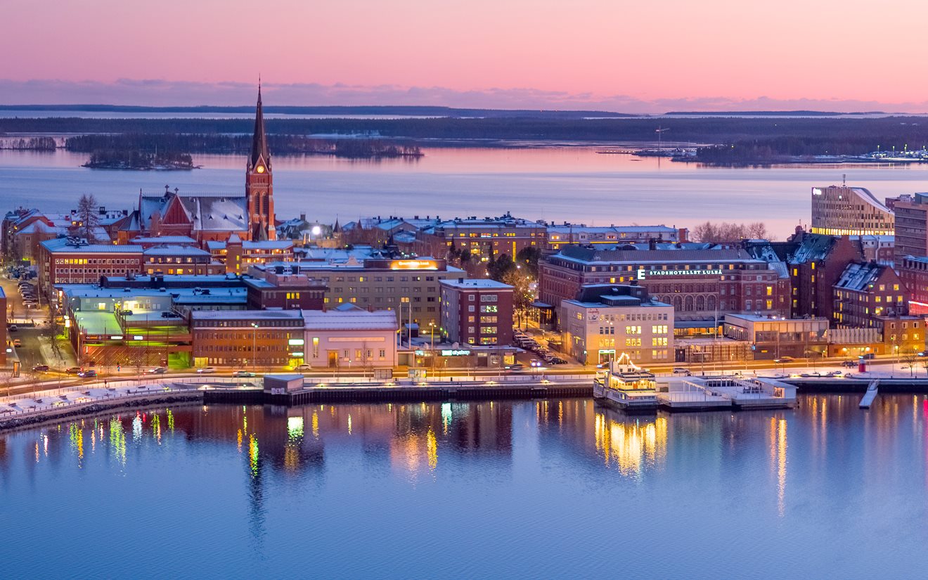 Norra hamn på kvällen