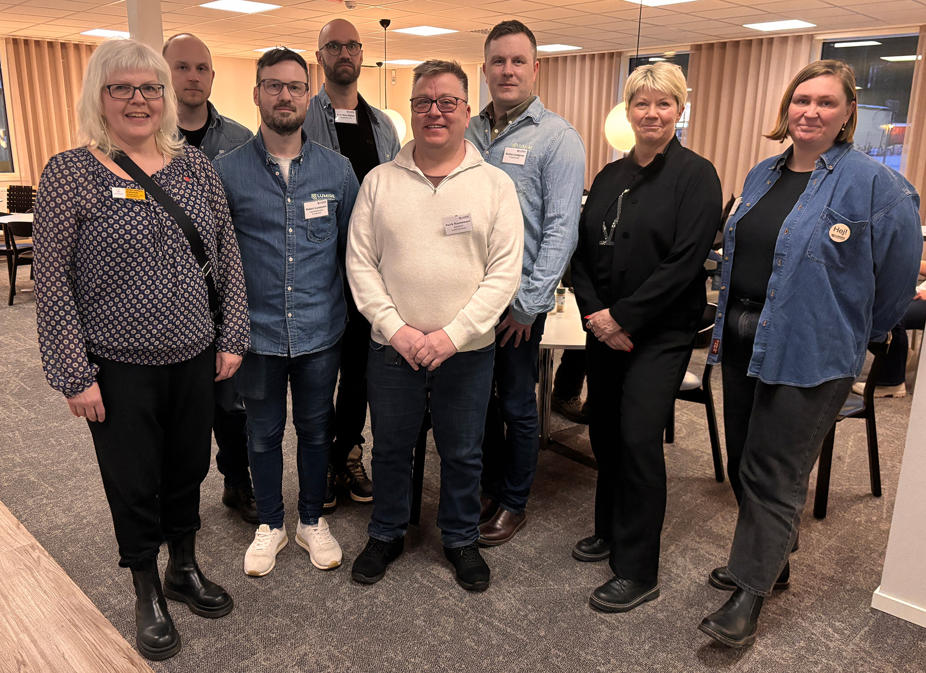 Expertisen och projektgruppen deltog vid ett informationsmöte om de kommande arbetena längs Hantverksvägen. Här ses Ulrika Lundberg, ordförande i Infrastruktur och servicenämnden, Tobias Sjöström, VA-ingenjör, Robert Lundqvist, uppdragsledare, A-metodik, Axel Simu Müller, byggledare VA, Patrik Ruumensaari, gatuchef, Stefan Lindqvist, projektchef, Helén Wiklund Wårell Infrastruktur och servdirektör, Petra Viklund, VA-chef.
