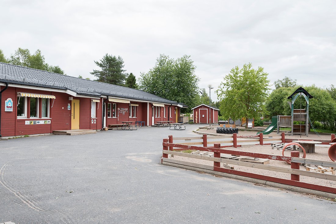 Utomhusmiljö Kyrkbyns förskola, en del av förskolans gård